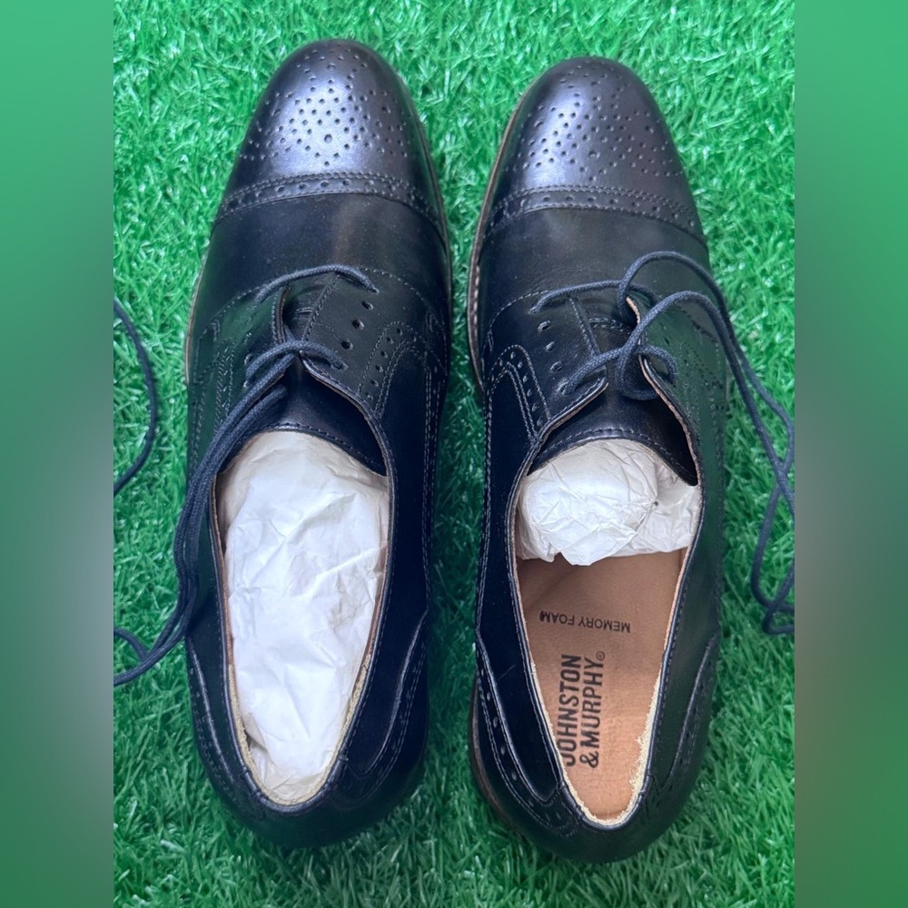 Johnston and Murphy men’s shoes size 8